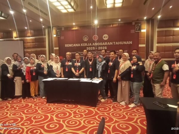 Dekan FIKes dan Peimpinan UMC Tanda Tangani Rencana Kerja dan Anggaran (RKAT) UMC Tahun 2025-2026 Dekan FIKes dan Peimpinan UMC Tanda Tangani Rencana Kerja dan Anggaran (RKAT) UMC Tahun 2025-2026